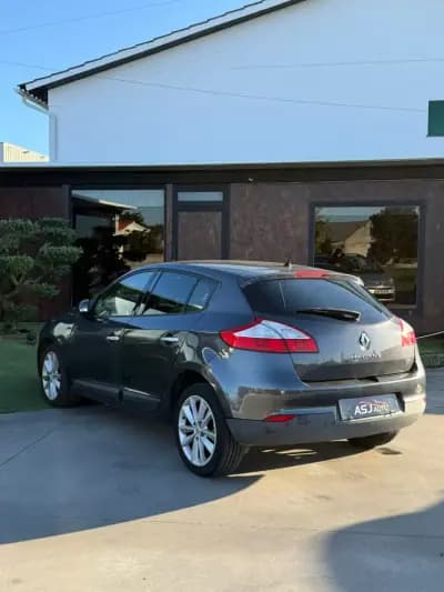 Vendo Renault Mégane 2011 - 5750 EUR, 219739 km - AUTO.MOTO.pt