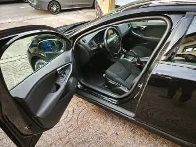 Sell Volvo V40 Cross Country 2017 - 18500 EUR, 100000 km - AUTO.MOTO.pt