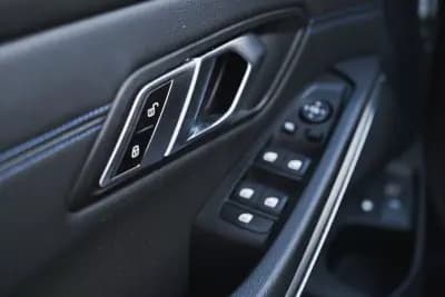 Sell BMW 330 2022 - 32000 EUR, 154900 km - AUTO.MOTO.pt