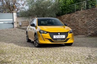 Vendo Peugeot e-208 2023 - 17900 EUR, 25000 km - AUTO.MOTO.pt