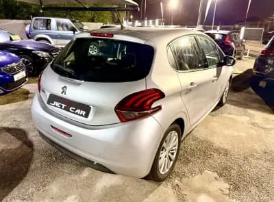 Vendo Peugeot 208 2018 - 10990 EUR, 40612 km - AUTO.MOTO.pt