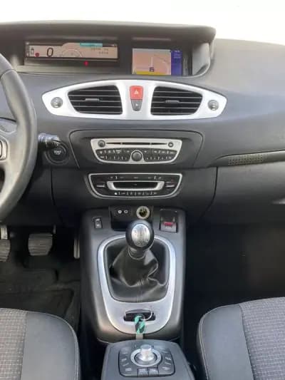Vendo Renault Scénic 2010 - 7240 EUR, 176000 km - AUTO.MOTO.pt