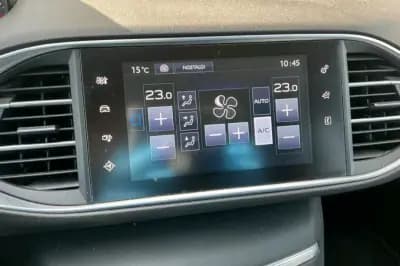 Vendo Peugeot 308 2017 - 9490 EUR, 133299 km - AUTO.MOTO.pt