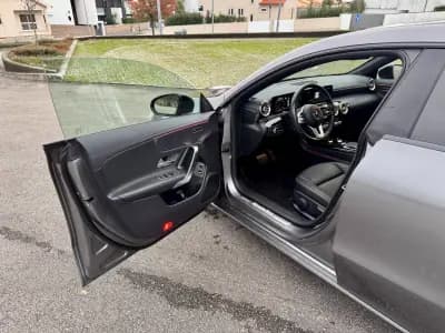 Sell Mercedes-Benz CLA 180 2019 - 26500 EUR, 80000 km - AUTO.MOTO.pt