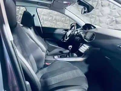 Vendo Peugeot 308 2018 - 11990 EUR, 102610 km - AUTO.MOTO.pt