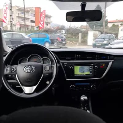 Vendo Toyota Auris Touring Sports 2015 - 11650 EUR, 173000 km - AUTO.MOTO.pt