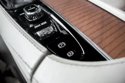 Sell Volvo XC 90 2016 - 24990 EUR, 206775 km - AUTO.MOTO.pt