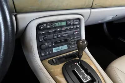 Vendo Jaguar XK 2000 - 40950 EUR, 102845 km - AUTO.MOTO.pt