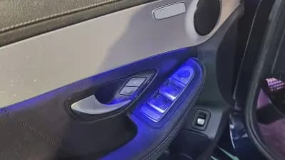 Vendo Mercedes-Benz C 300e 2021 - 21500 EUR, 165000 km - AUTO.MOTO.pt