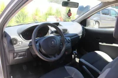 Vendo Renault Clio 2009 - 4300 EUR, 219000 km - AUTO.MOTO.pt
