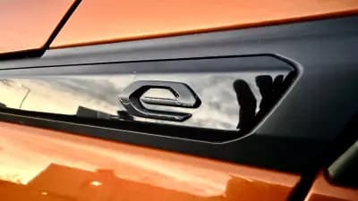 Sell Peugeot e-2008 2020 - 18900 EUR, 53838 km - AUTO.MOTO.pt