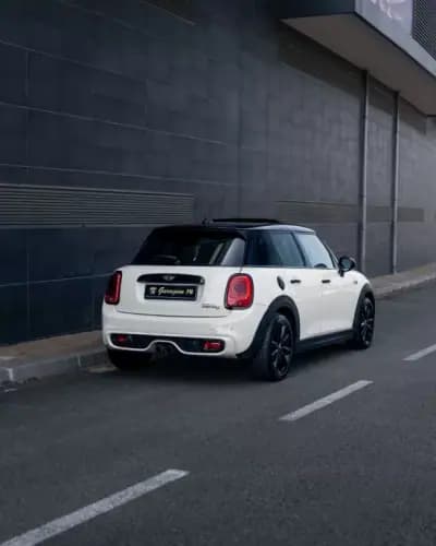 Vendo MINI Cooper 2015 - 19990 EUR, 135300 km - AUTO.MOTO.pt