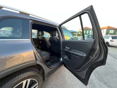 Sell Mercedes-Benz GLB 200 2021 - 28450 EUR, 180000 km - AUTO.MOTO.pt