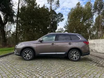 Sell Mitsubishi Outlander 2017 - 16990 EUR, 132000 km - AUTO.MOTO.pt