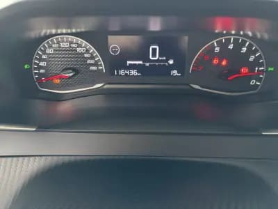 Vendo Peugeot 2008 2022 - 18490 EUR, 116436 km - AUTO.MOTO.pt