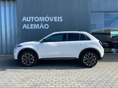 Vendo Fiat 600 2025 - 24500 EUR, 9900 km - AUTO.MOTO.pt