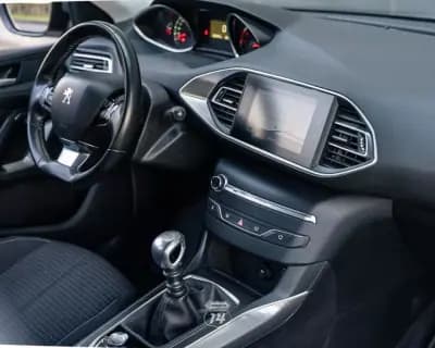 Sell Peugeot 308 SW 2019 - 10990 EUR, 152000 km - AUTO.MOTO.pt