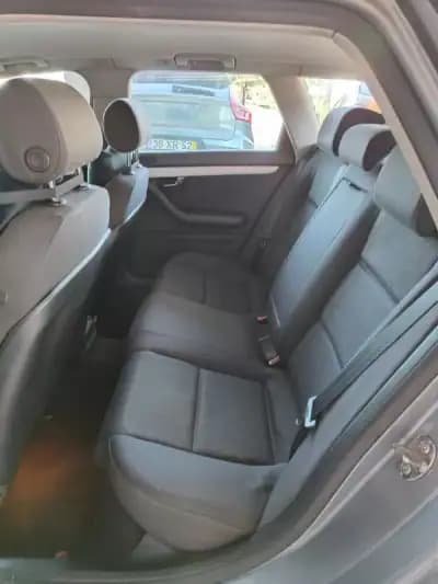 Vendo Audi A4 Avant 2006 - 7350 EUR, 292800 km - AUTO.MOTO.pt