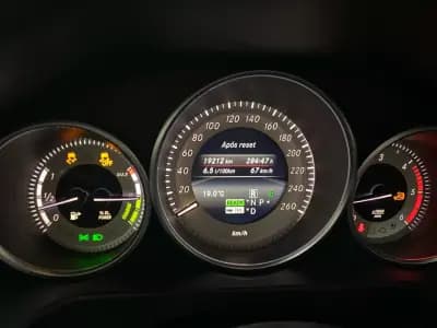 Sell Mercedes-Benz E 300 2015 - 15950 EUR, 272000 km - AUTO.MOTO.pt