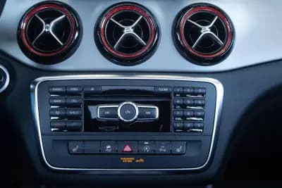 Vendo Mercedes-Benz GLA 45 AMG 2015 - 34900 EUR, 49200 km - AUTO.MOTO.pt