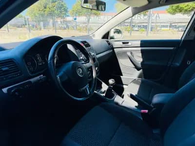 Vendo Volkswagen Jetta 2010 - 8000 EUR, 170000 km - AUTO.MOTO.pt