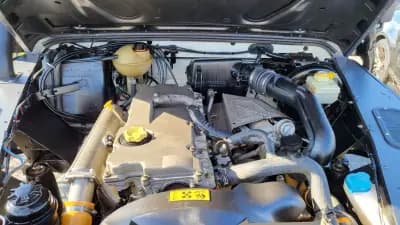 Vendo Land Rover Defender 2001 - 35000 EUR, 81787 km - AUTO.MOTO.pt