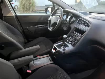 Vendo Peugeot 5008 2014 - 9990 EUR, 180460 km - AUTO.MOTO.pt