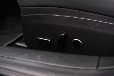 Vendo Tesla Model 3 2023 - 31999 EUR, 67000 km - AUTO.MOTO.pt