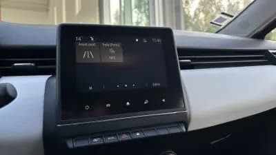 Vendo Renault Clio 2023 - 14499 EUR, 111021 km - AUTO.MOTO.pt