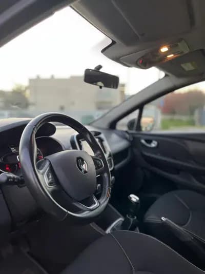 Vendo Renault Clio 2017 - 11900 EUR, 171000 km - AUTO.MOTO.pt