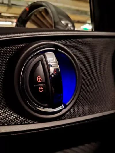 Sell MINI Clubman 2017 - 17750 EUR, 118000 km - AUTO.MOTO.pt