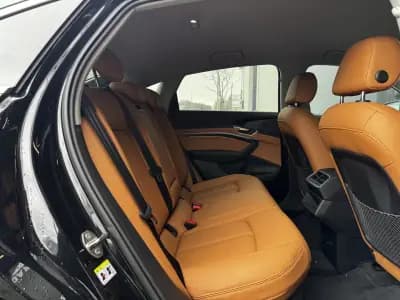 Sell Audi Q8 e-Tron Sportback 2024 - 59990 EUR, 24200 km - AUTO.MOTO.pt