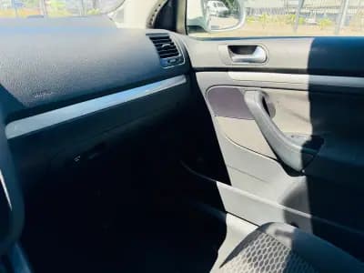 Vendo Volkswagen Jetta 2010 - 8000 EUR, 170000 km - AUTO.MOTO.pt