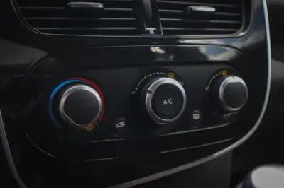 Vendo Renault Clio 2018 - 12480 EUR, 121000 km - AUTO.MOTO.pt