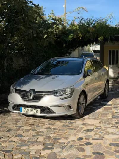 Vendo Renault Mégane 2018 - 16900 EUR, 102599 km - AUTO.MOTO.pt