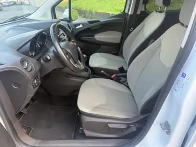 Vendo Ford Tourneo Courier 2019 - 9900 EUR, 133000 km - AUTO.MOTO.pt