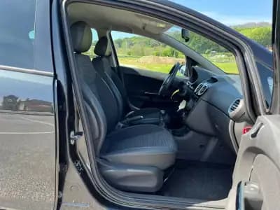 Vendo Opel Corsa 2014 - 10750 EUR, 180180 km - AUTO.MOTO.pt