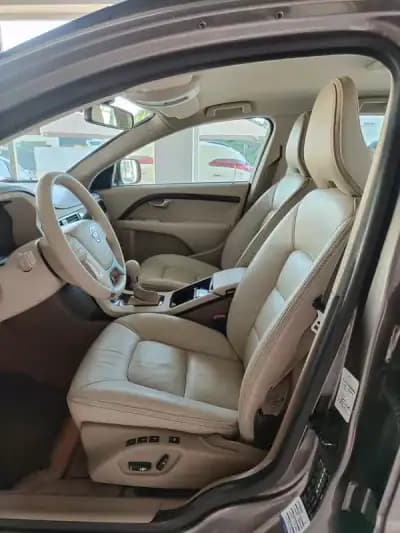 Sell Volvo XC 70 2010 - 13250 EUR, 324000 km - AUTO.MOTO.pt