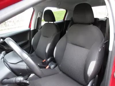 Sell Peugeot 208 2014 - 7990 EUR, 71000 km - AUTO.MOTO.pt