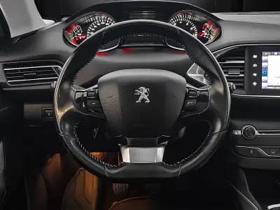 Vendo Peugeot 308 2018 - 12950 EUR, 134000 km - AUTO.MOTO.pt