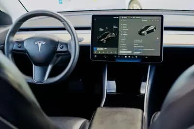 Vendo Tesla Model 3 2020 - 24500 EUR, 118368 km - AUTO.MOTO.pt