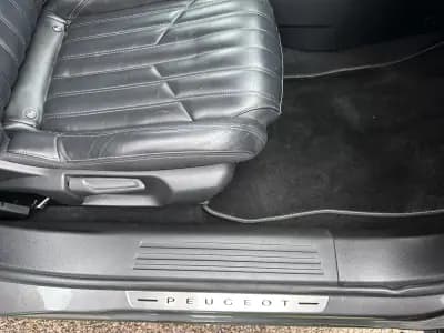 Vendo Peugeot 2008 2021 - 17900 EUR, 95000 km - AUTO.MOTO.pt