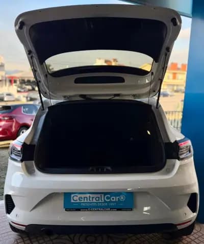 Vendo Renault Clio 2024 - 16450 EUR, 40000 km - AUTO.MOTO.pt