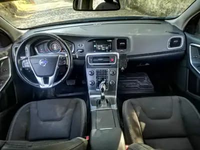 Vendo Volvo V60 2014 - 11750 EUR, 270000 km - AUTO.MOTO.pt