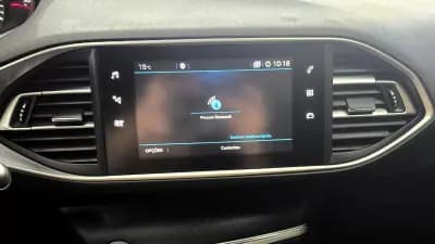 Sell Peugeot 308 SW 2018 - 12650 EUR, 133760 km - AUTO.MOTO.pt