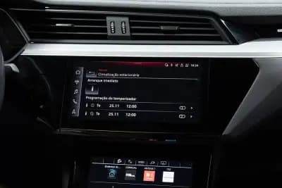 Vendo Audi Q8 e-Tron Sportback 2023 - 49950 EUR, 55000 km - AUTO.MOTO.pt