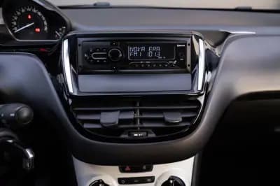 Vendo Peugeot 208 2019 - 9999 EUR, 106000 km - AUTO.MOTO.pt