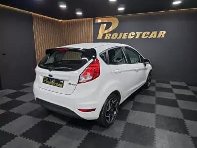 Sell Ford Fiesta 2015 - 10750 EUR, 165000 km - AUTO.MOTO.pt