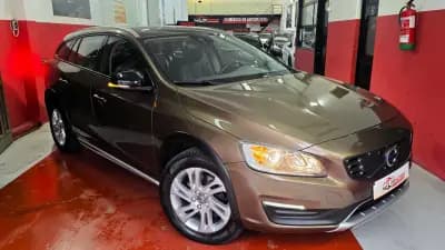 Vendo Volvo V60 Cross Country 2016 - 18180 EUR, 138731 km - AUTO.MOTO.pt