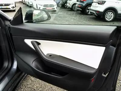 Vendo Tesla Model 3 2020 - 30400 EUR, 105371 km - AUTO.MOTO.pt